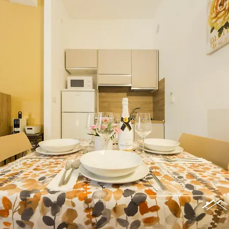 Center Lux, 1br, Ac, Wifi, By Tilo 3* Genova